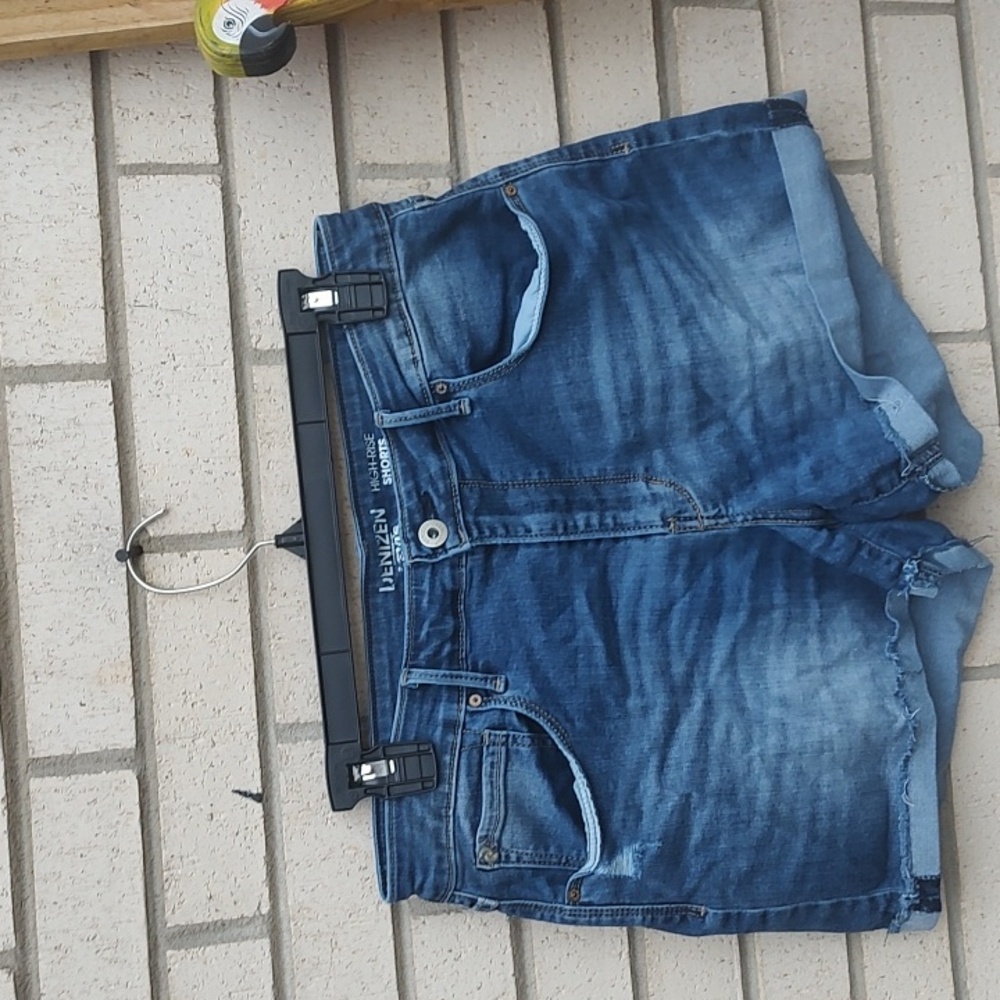 Levi's BlueJean shorts - Picture 4 of 10